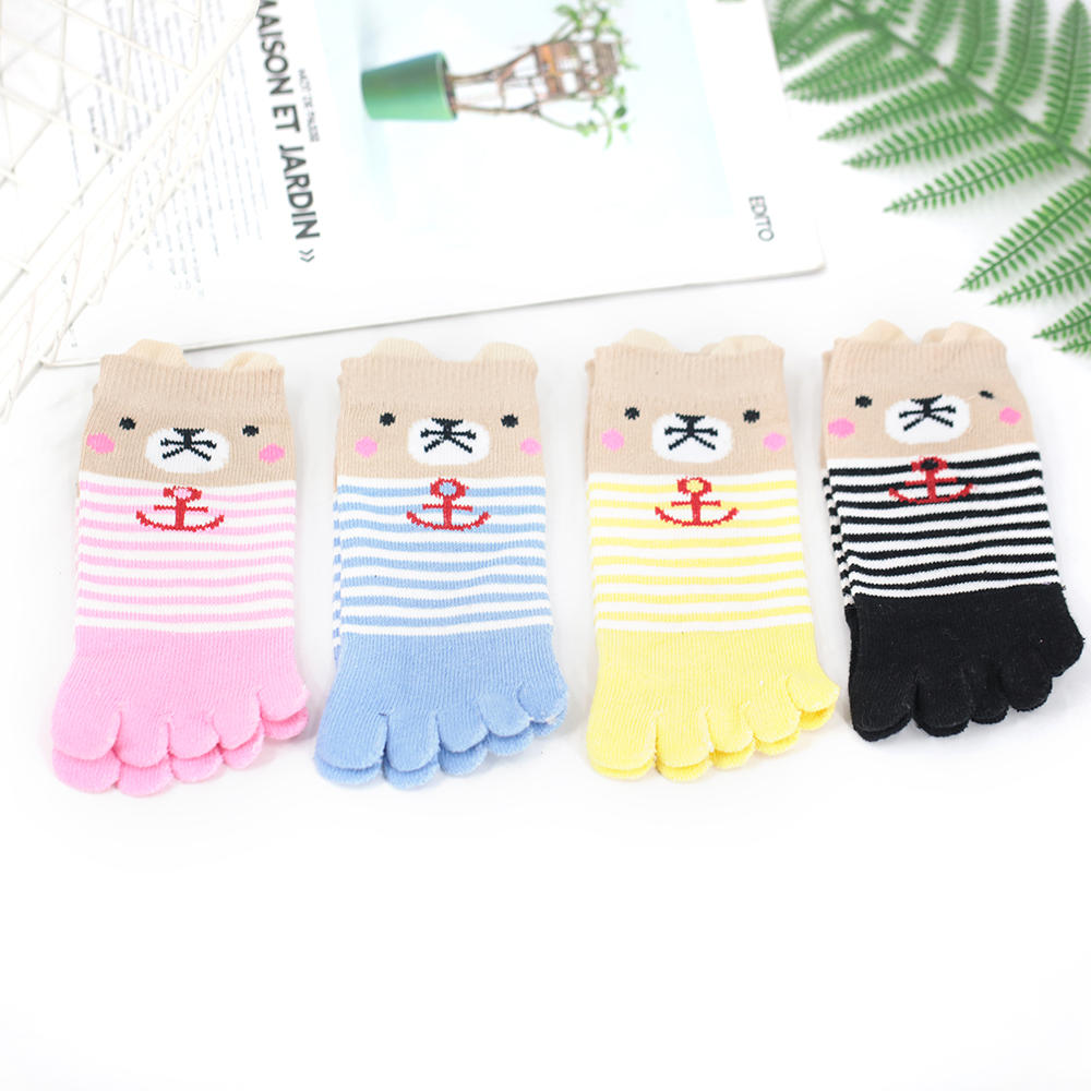 Calcetines cortos de algodón cinco puntas para niños
