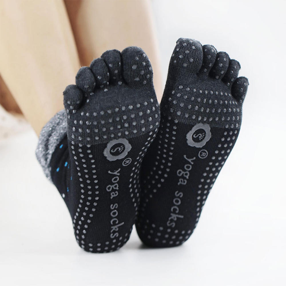 Calcetines de yoga ligeros y transpirables de cinco dedos.